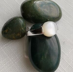 Mother of Pearl Ring in silver size 7 🆕